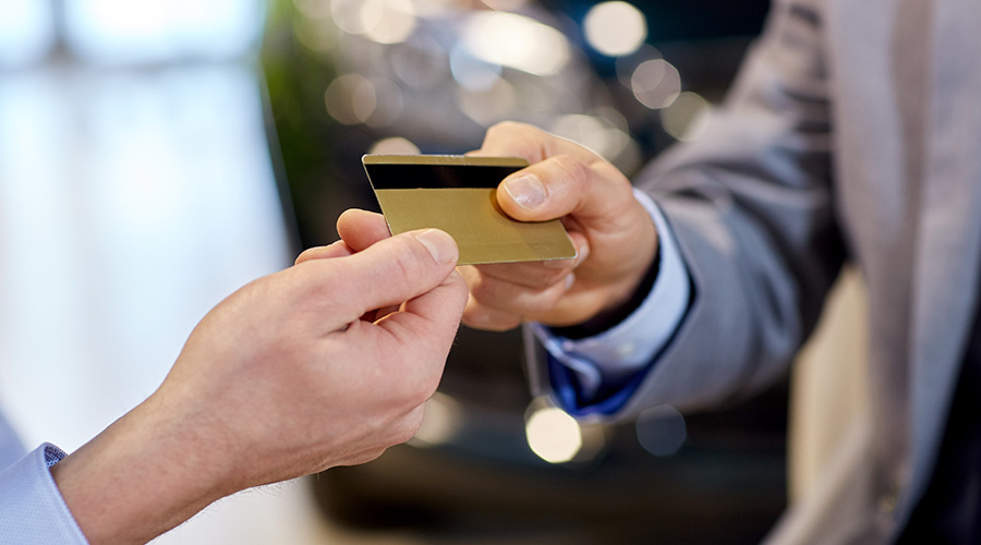 Emprestar conta ou cartão pode virar crime